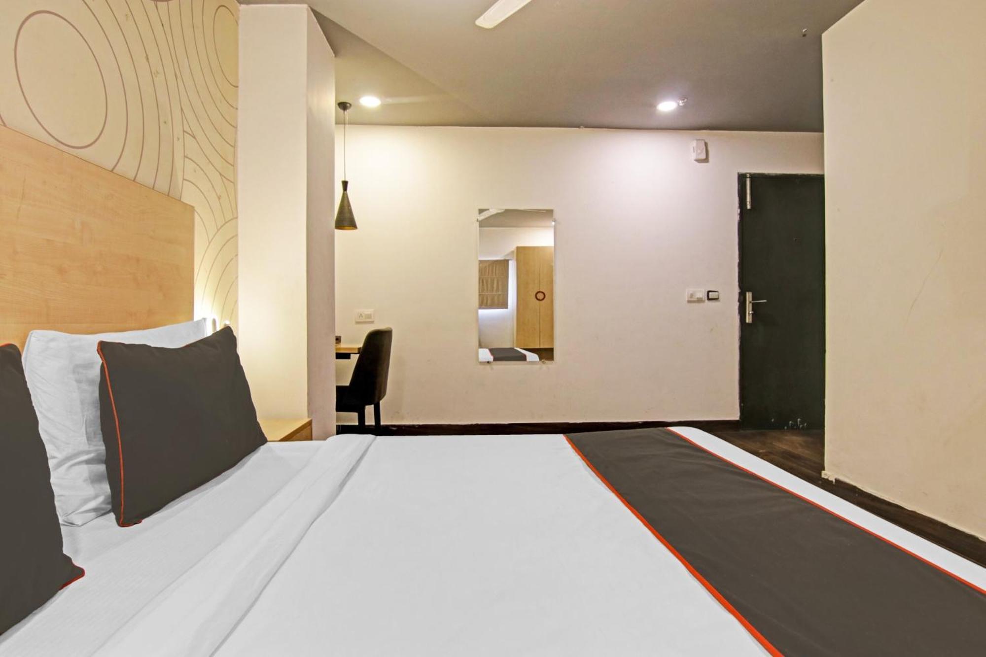Collection O Slf Mall Sector 30 Hotel Faridabad Kamer foto
